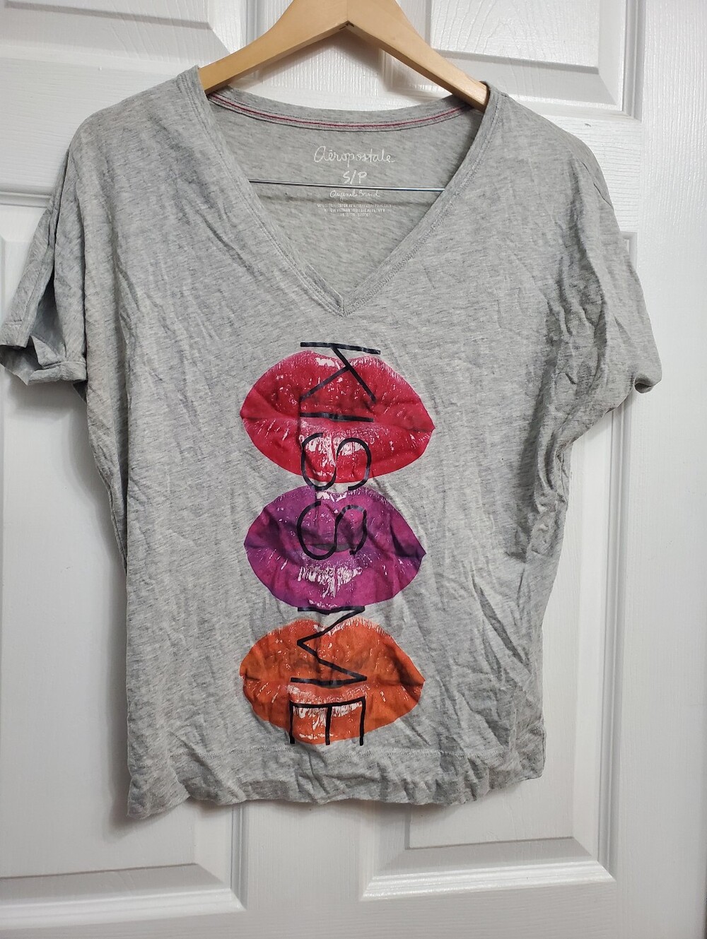Aeropostale Grey 'Kiss Me' Shirt - SIZE S